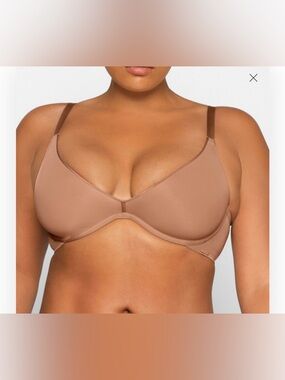 SKIMS Scoop Size 38 DD Molded Underwire Bra in Neutral Color
